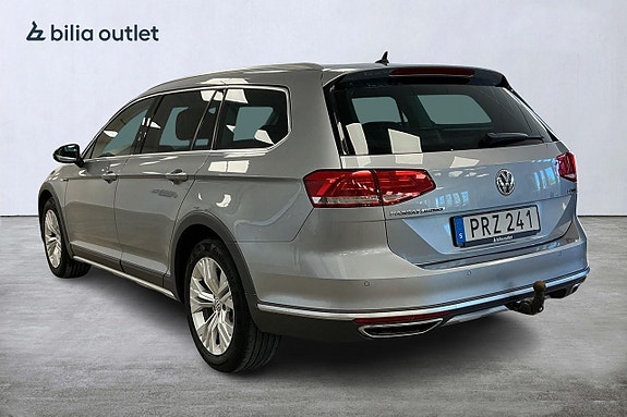 Volkswagen Passat Alltrack 3 of 5