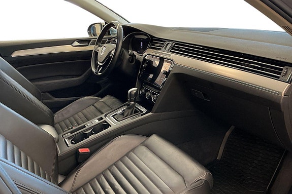 Volkswagen Passat Alltrack 9 of 28