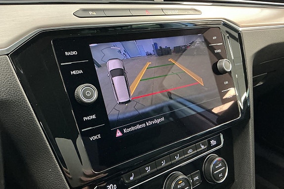 Volkswagen Passat Alltrack 17 of 28