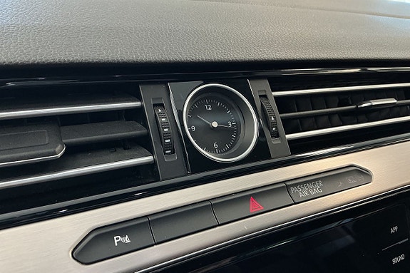 Volkswagen Passat Alltrack 19 of 28