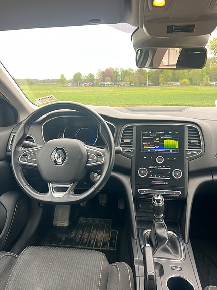 Renault Megane IV 4 of 5