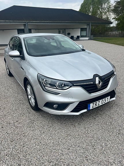 Renault Megane IV 2 of 5
