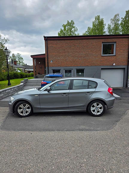 BMW 118d 4 of 5