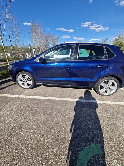 Volkswagen Polo 2 of 5