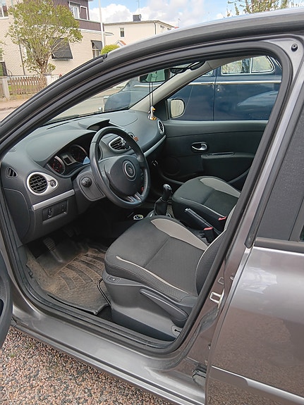 Renault Clio 8 of 10