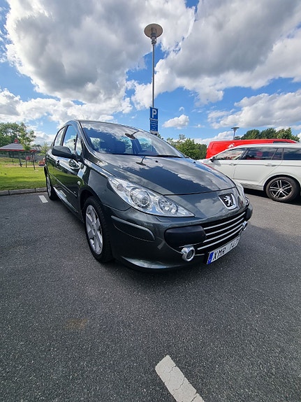 Peugeot 307 2 of 5