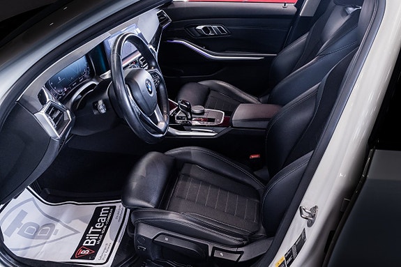 BMW 330e 13 of 23
