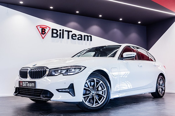 BMW 330e 3 of 5