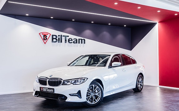 BMW 330e 2 of 5
