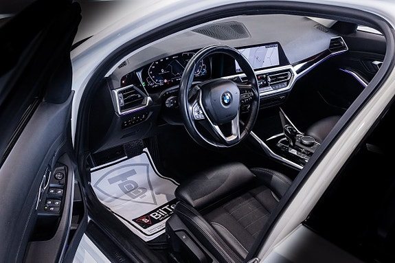 BMW 330e 12 of 23