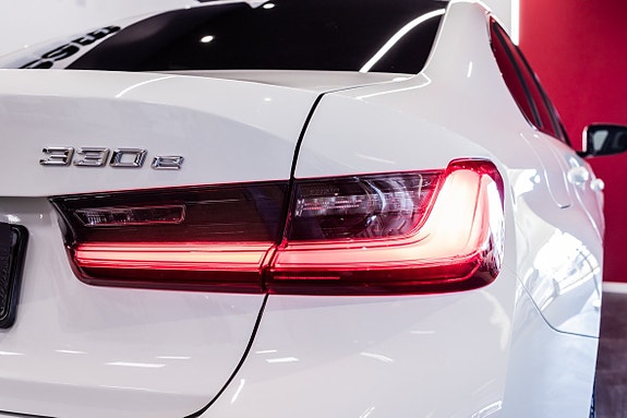 BMW 330e 9 of 23