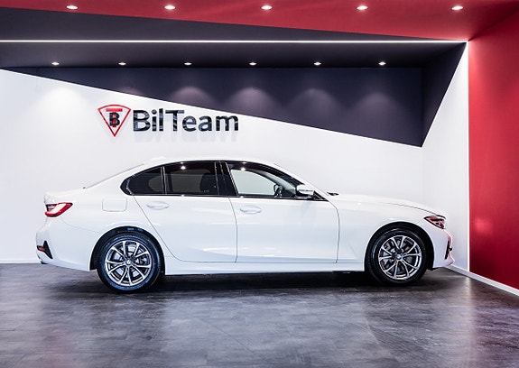 BMW 330e 11 of 23