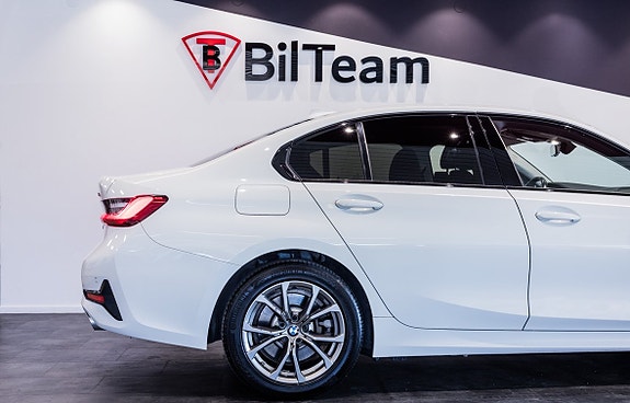 BMW 330e 10 of 23