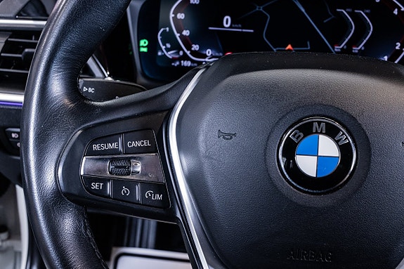 BMW 330e 18 of 23