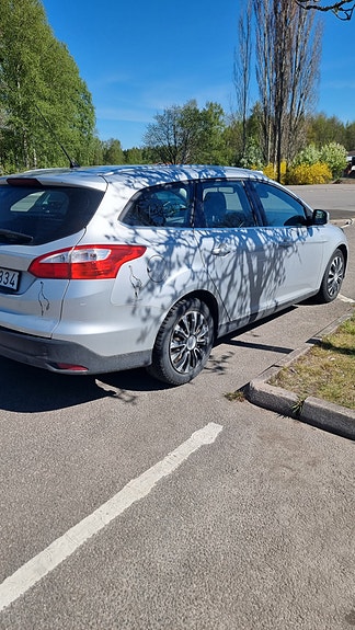 Ford Focus 2 of 6