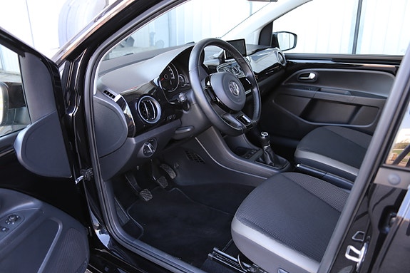 Volkswagen UP! 5 of 5