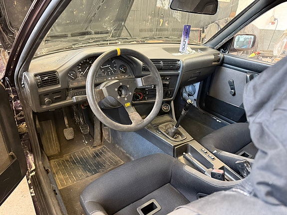 BMW 318i 4 of 4