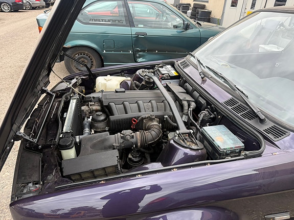 BMW 318i 3 of 4