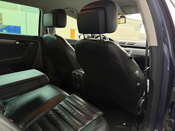 Volkswagen Passat 17 of 18