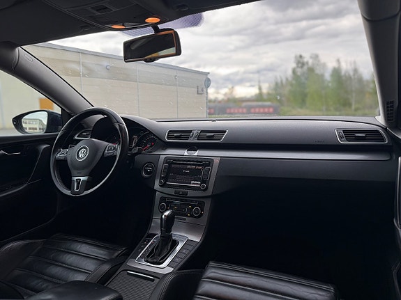 Volkswagen Passat 15 of 18