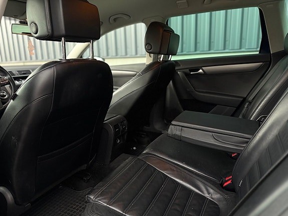 Volkswagen Passat 16 of 18