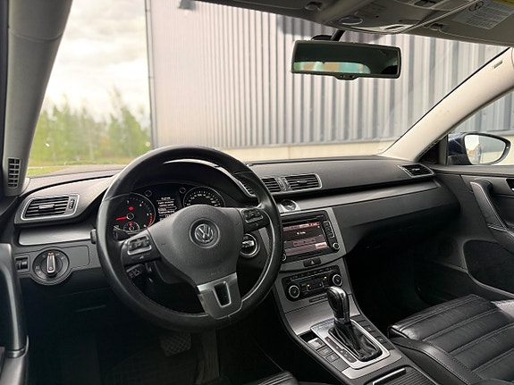 Volkswagen Passat 13 of 18