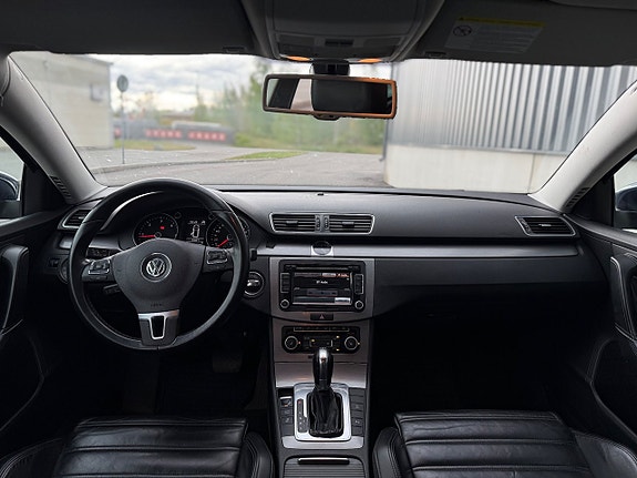 Volkswagen Passat 14 of 18