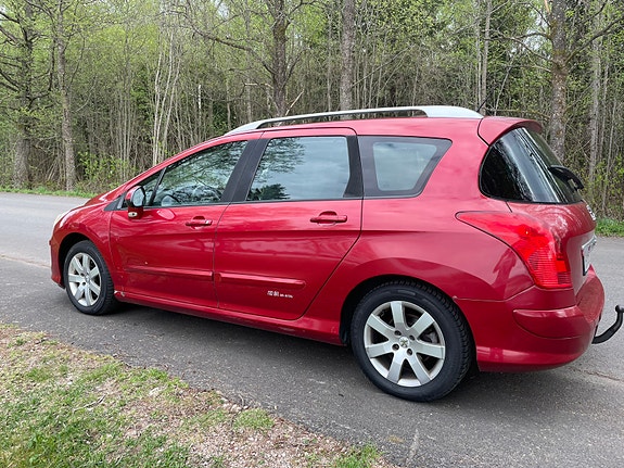 Peugeot 308 SW 3 of 9