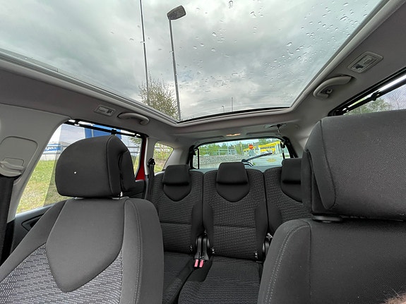 Peugeot 308 SW 8 of 9