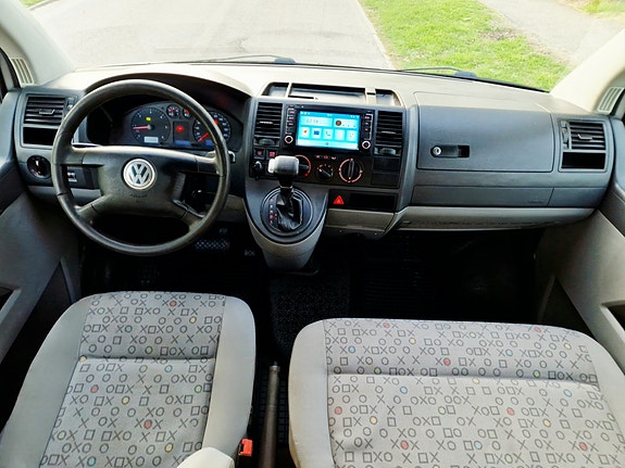 Volkswagen Caravelle 9 of 13