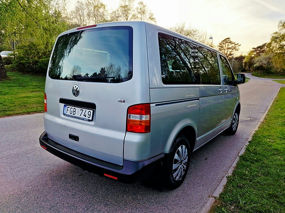 Volkswagen Caravelle 3 of 5