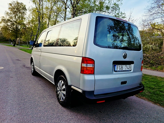 Volkswagen Caravelle 4 of 5
