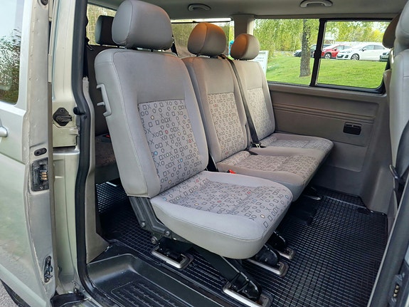 Volkswagen Caravelle 10 of 13