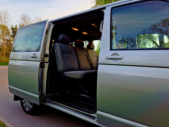 Volkswagen Caravelle 5 of 5