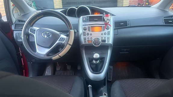 Toyota Verso 2 of 5