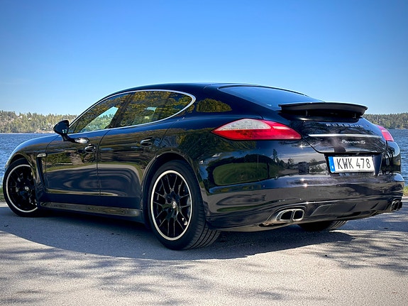 Porsche Panamera 4S 2 of 5