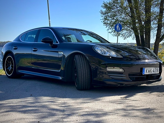 Porsche Panamera 4S 3 of 5