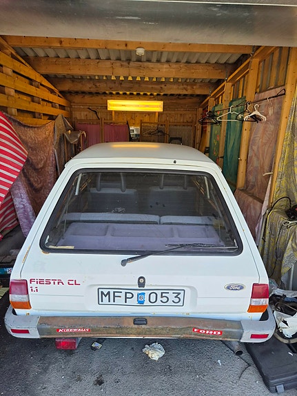 Ford Fiesta 2 of 13