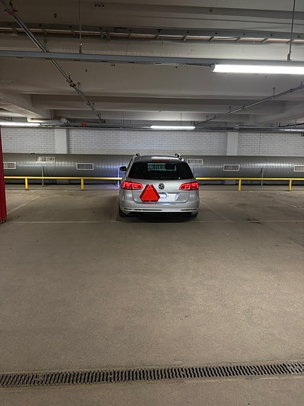 Volkswagen Passat 4 of 11