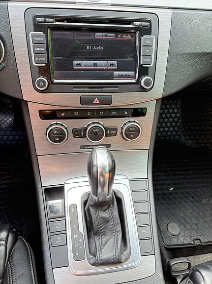 Volkswagen Passat 9 of 11