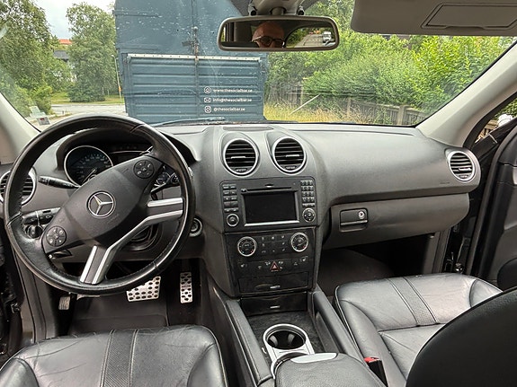 Mercedes-Benz ML350 8 of 8