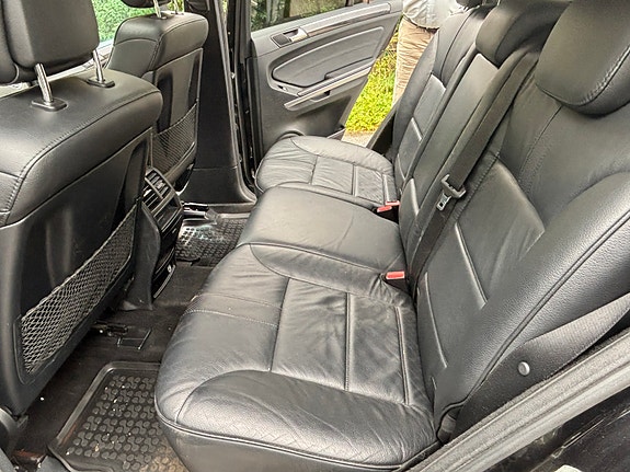 Mercedes-Benz ML350 4 of 8