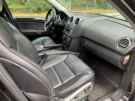 Mercedes-Benz ML350 6 of 8