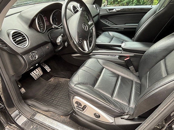 Mercedes-Benz ML350 3 of 8