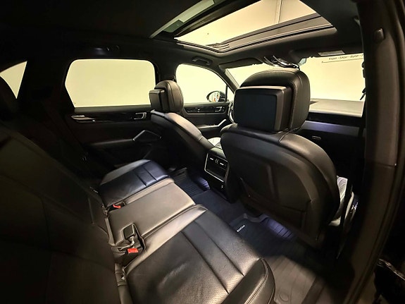 Porsche Cayenne 13 of 22