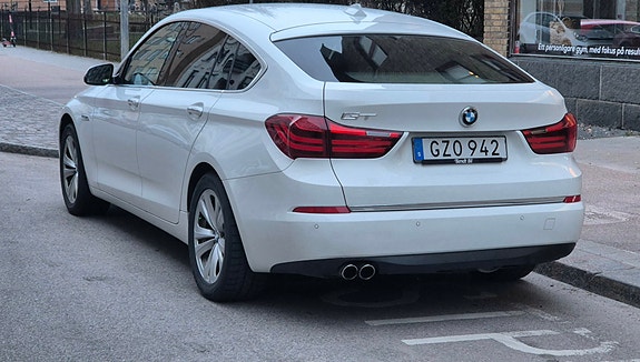 BMW 520d 2 of 5