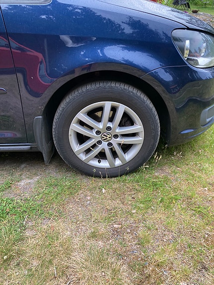 Volkswagen Touran 3 of 5
