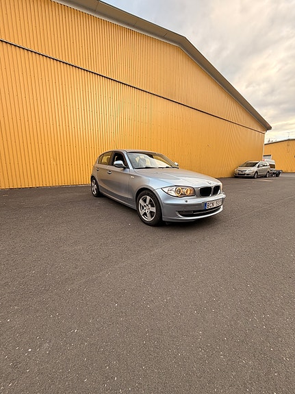 BMW 118d 4 of 5
