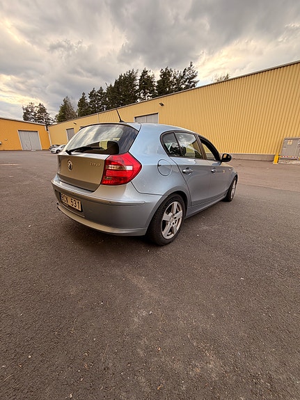 BMW 118d 3 of 5