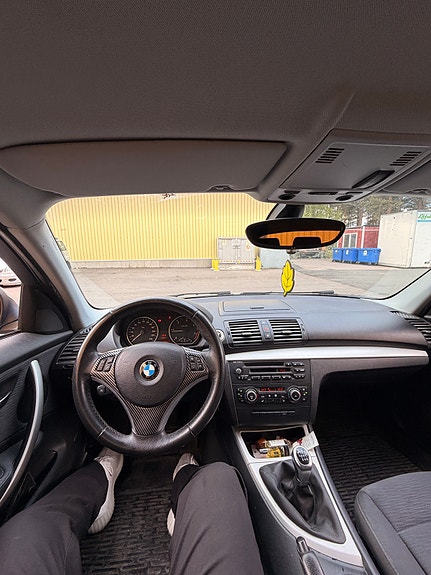 BMW 118d 6 of 9